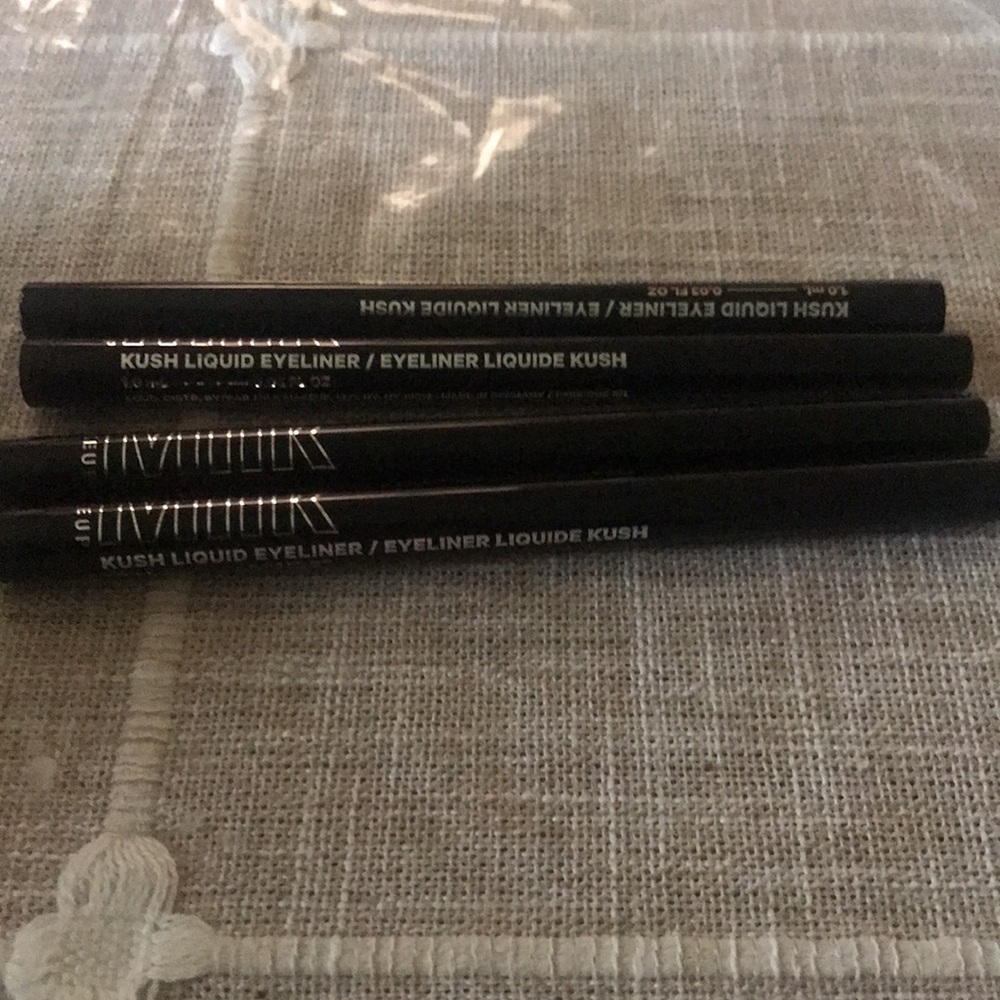 4 Black MILK MAKEUP
KUSH Liquid Eyeliner Size 0.03 oz/ 1 mL